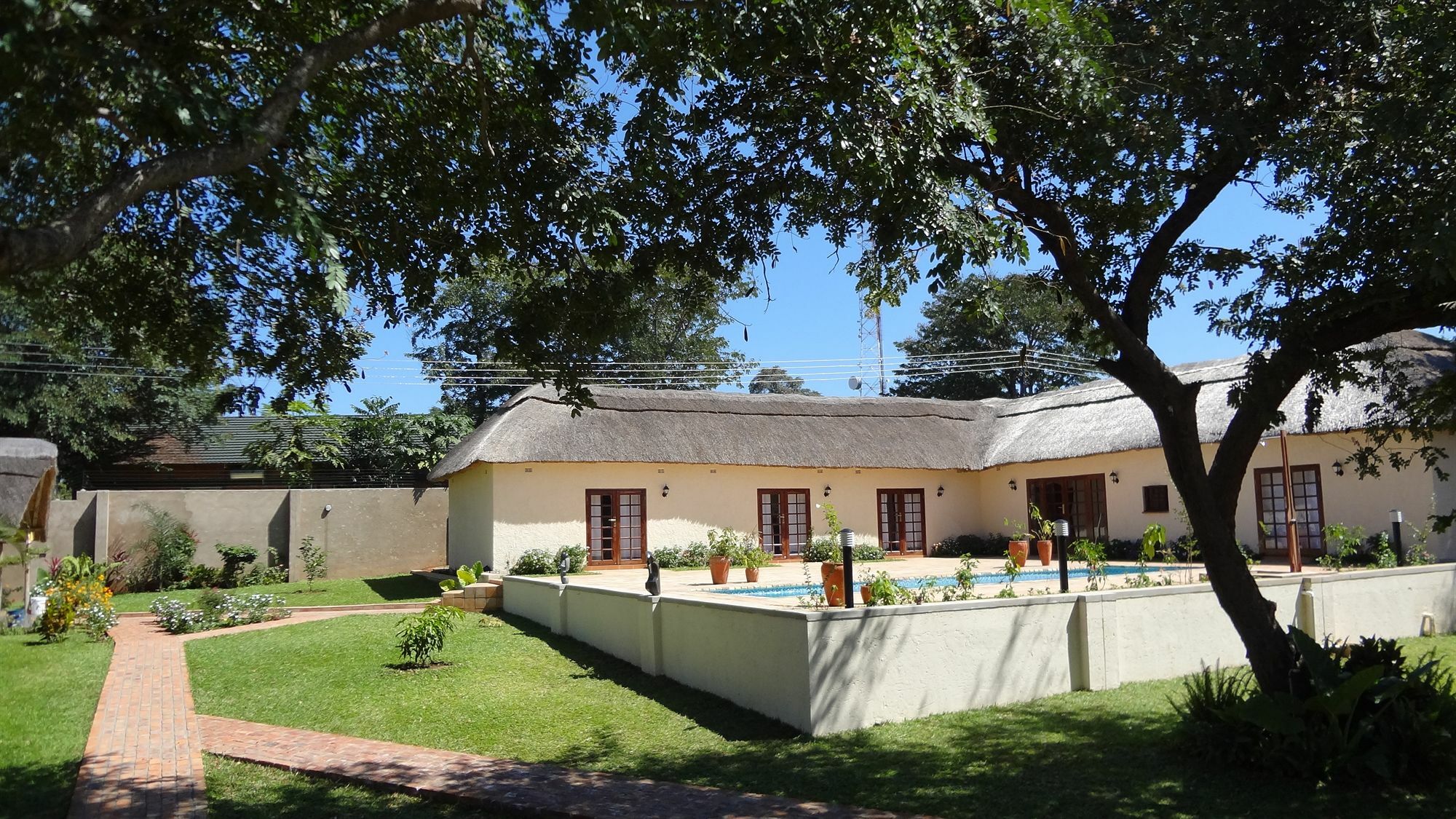 Mandebele Lodge Victoria Falls Exteriör bild